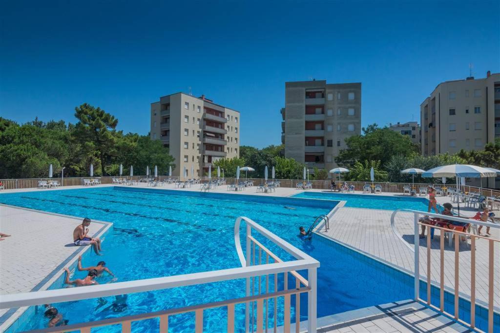 Residence Green Beverly Con Piscina Лидо-Адриано Экстерьер фото